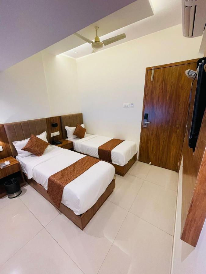 Hotel Black Burn Mumbai Exterior photo