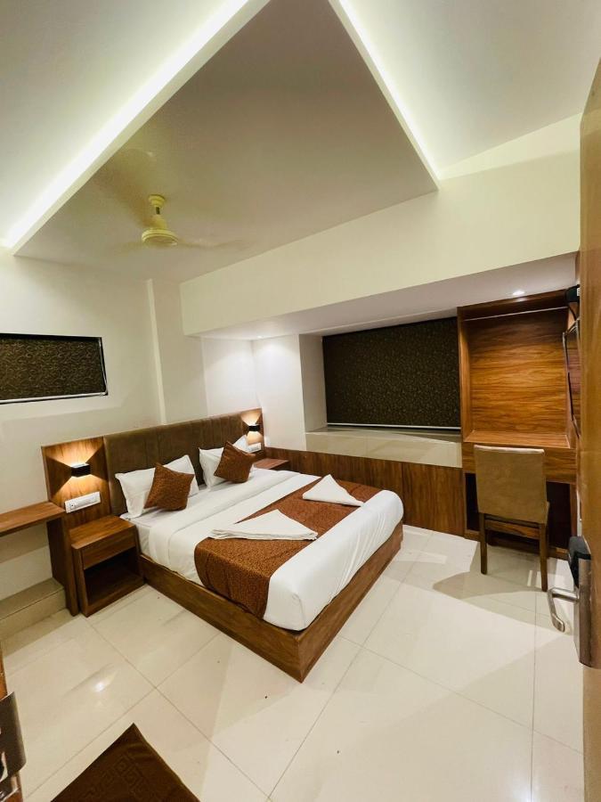 Hotel Black Burn Mumbai Exterior photo
