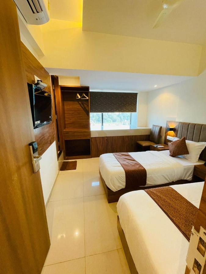 Hotel Black Burn Mumbai Exterior photo