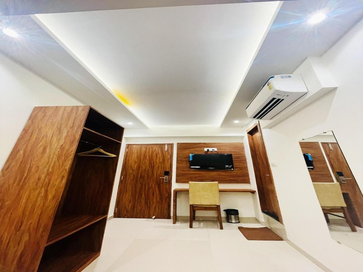 Hotel Black Burn Mumbai Exterior photo