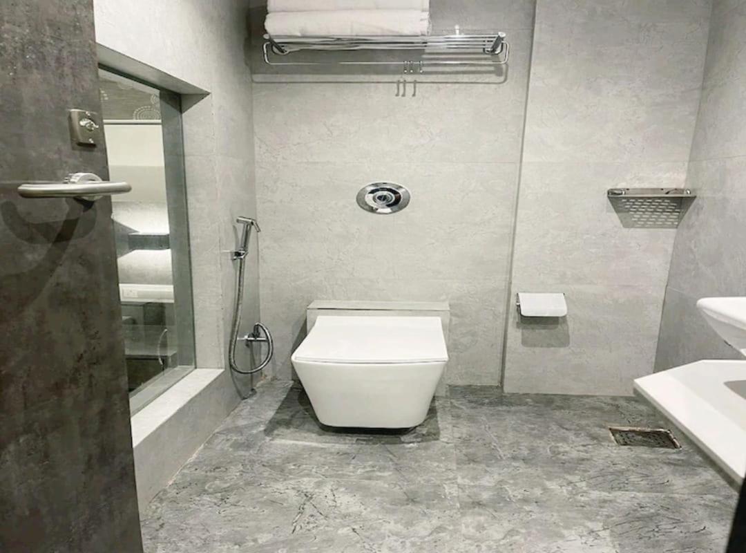 Hotel Black Burn Mumbai Exterior photo